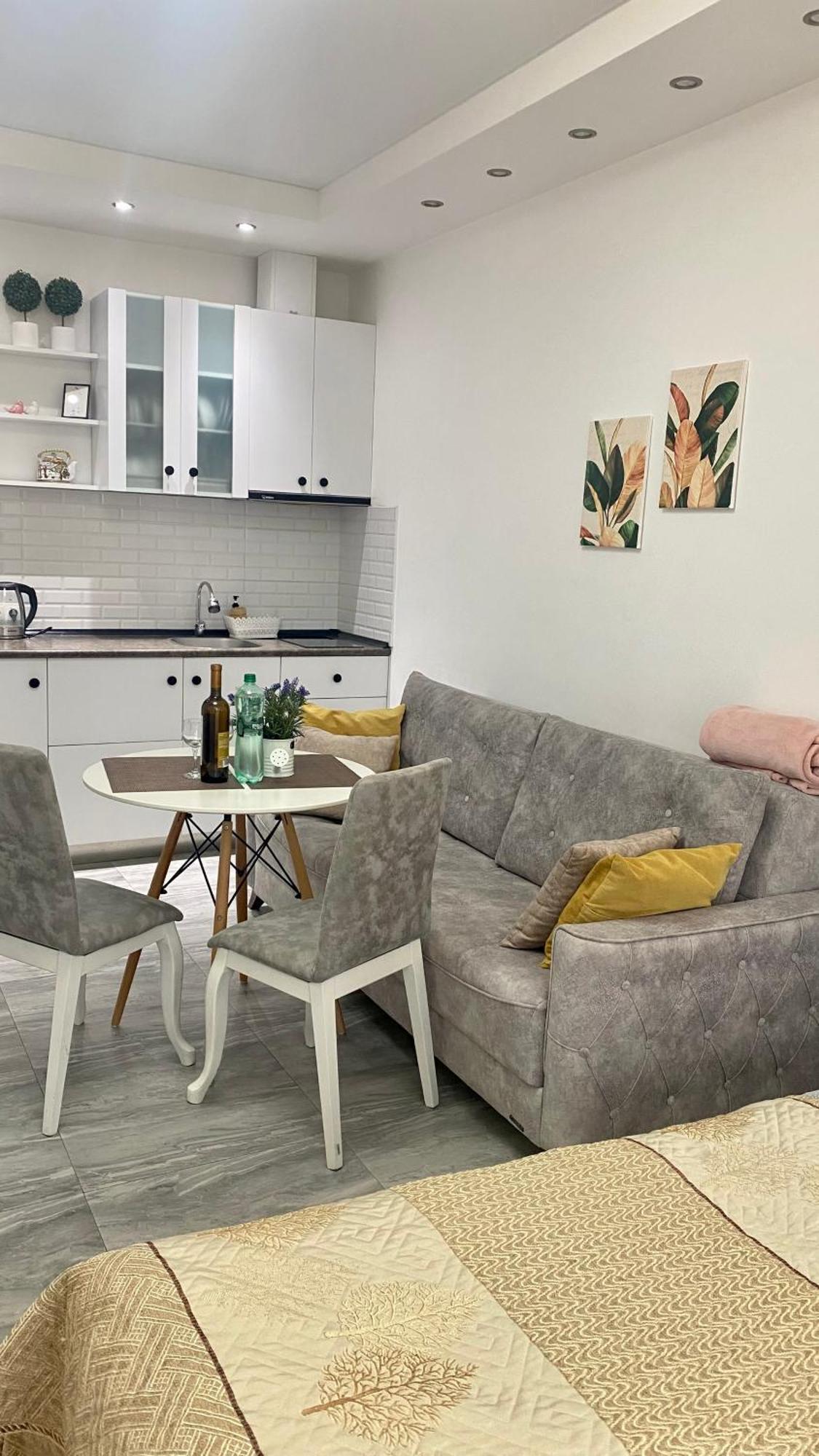 Real Palace Apartment Батуми Экстерьер фото